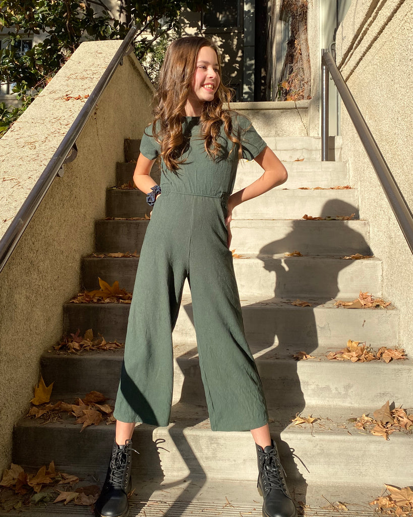 What Shoes to Wear with Jumpsuits - Petite Dressing